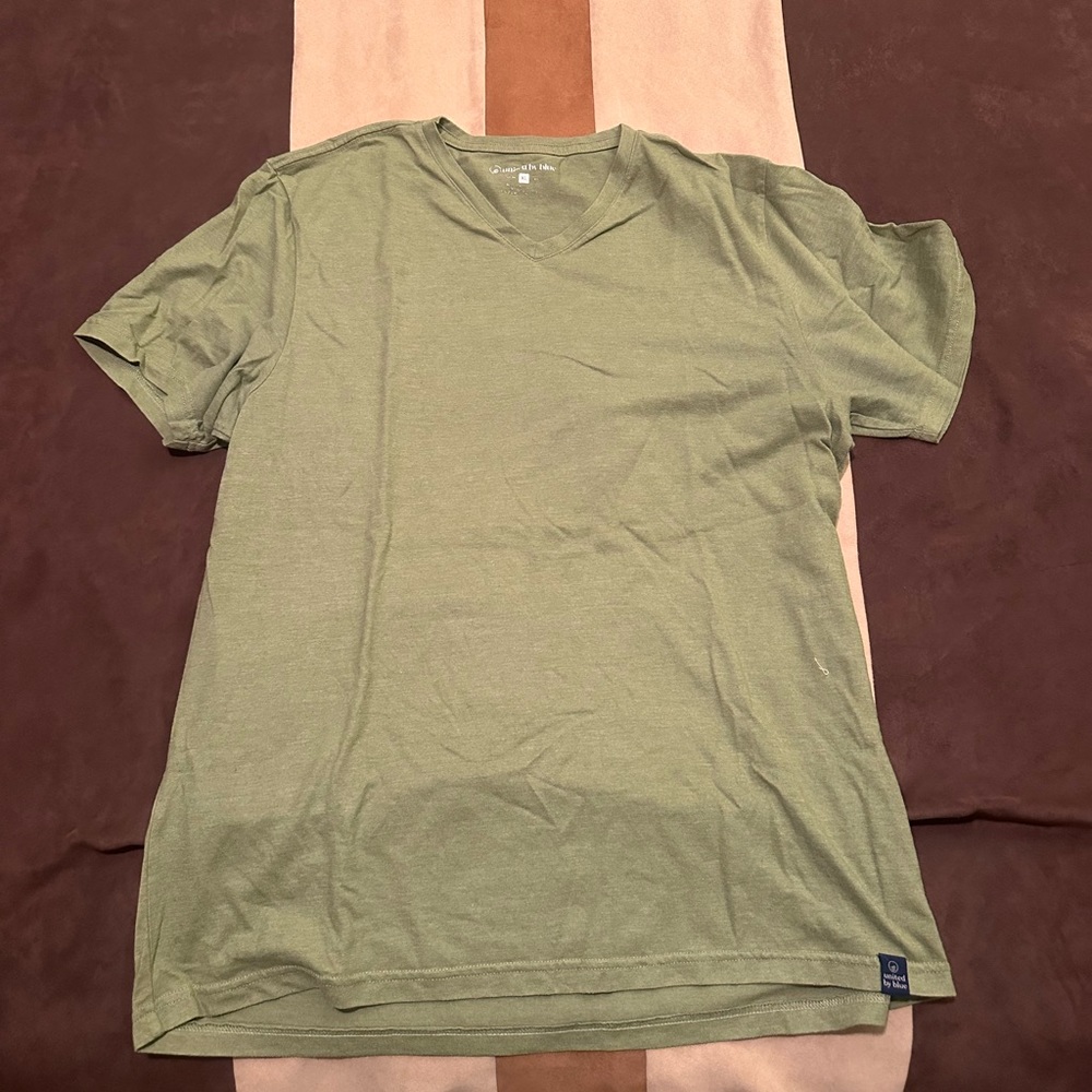 United by Blue leaf green heather v-neck, great shape, men’s XL